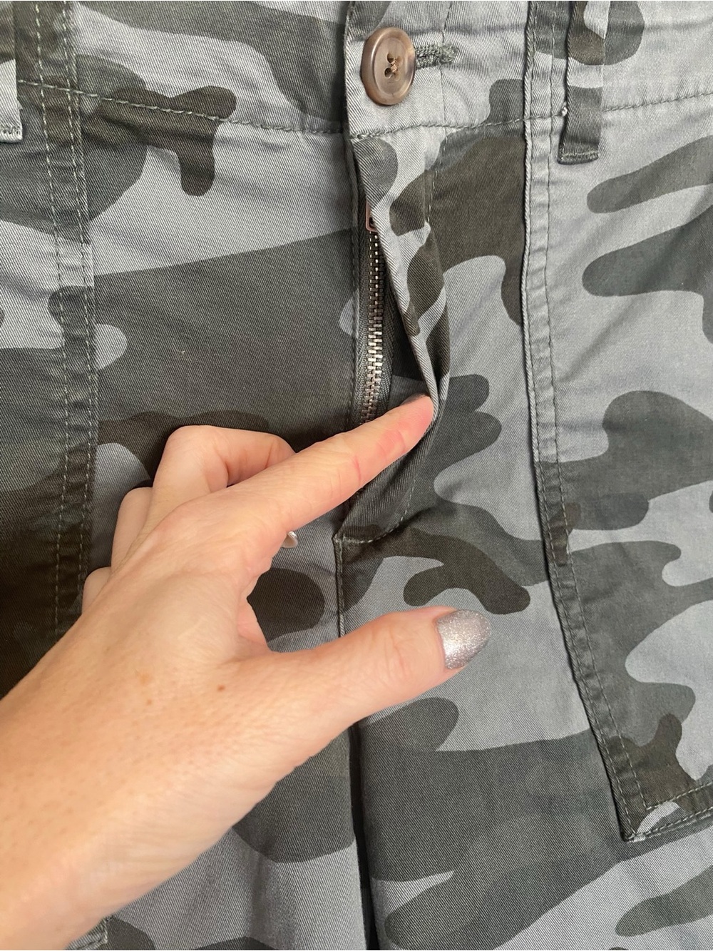 Gap Girlfriend Utility Cargo Shorts Women’s 8 Green Gray Camo Cotton Stretch - Picture 3 of 8